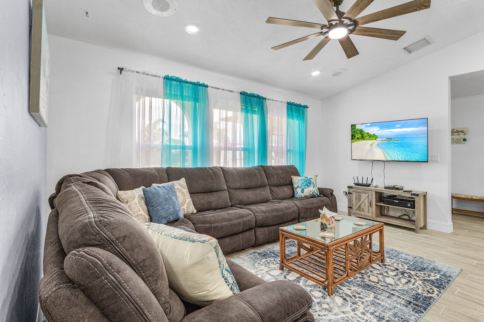 Pelican's Palace (4)