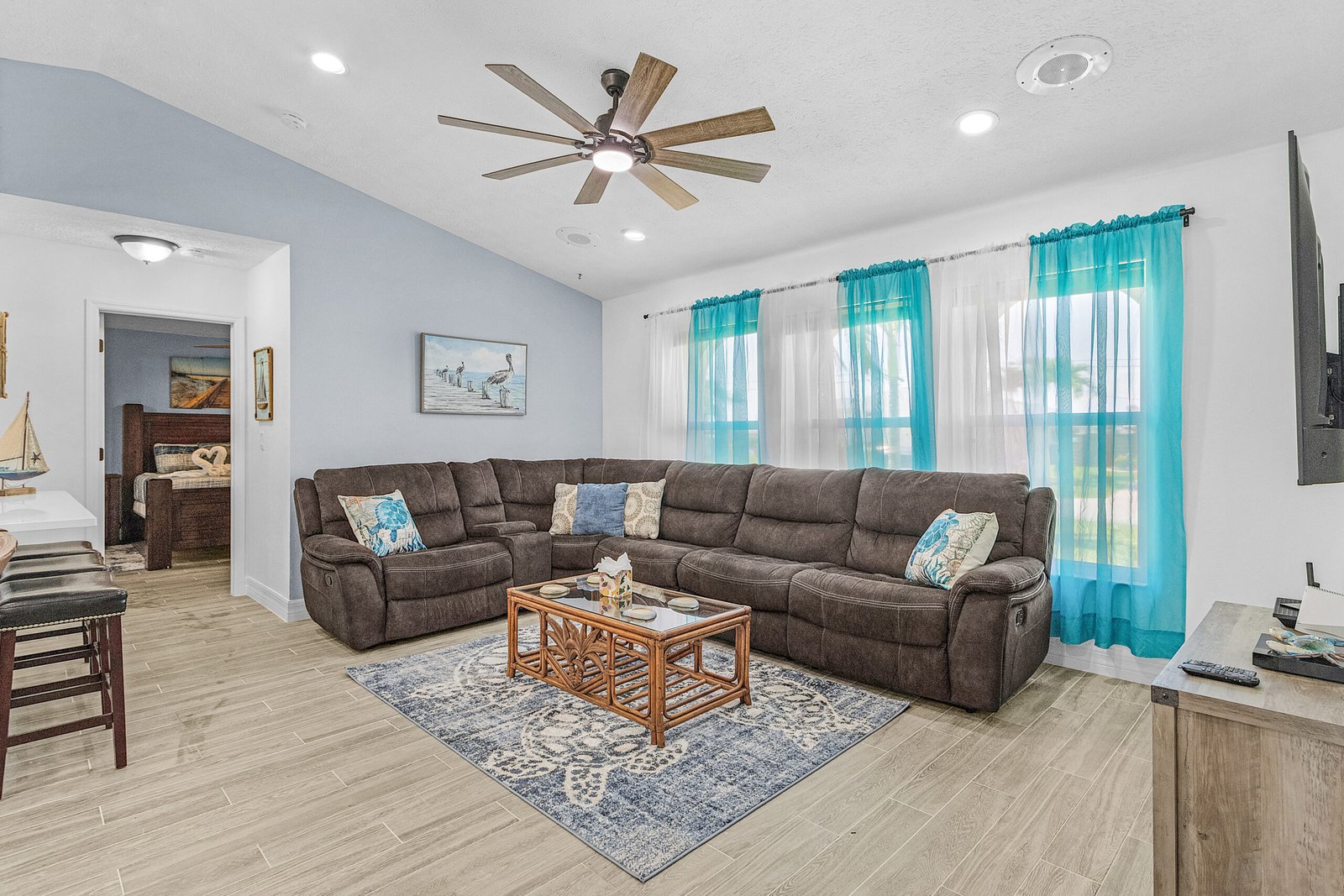 Pelican's Palace (5)