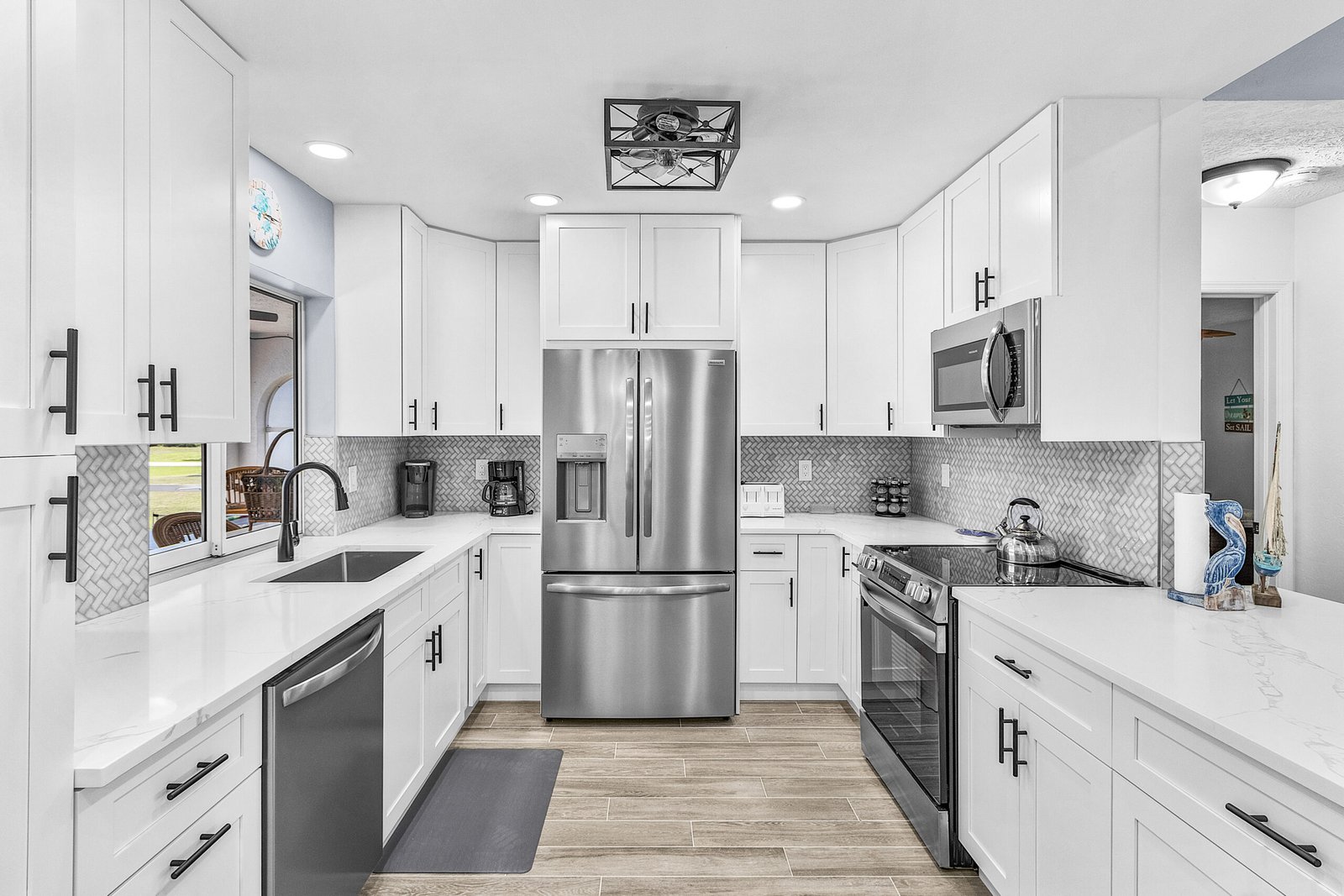 Pelican's Palace (7)