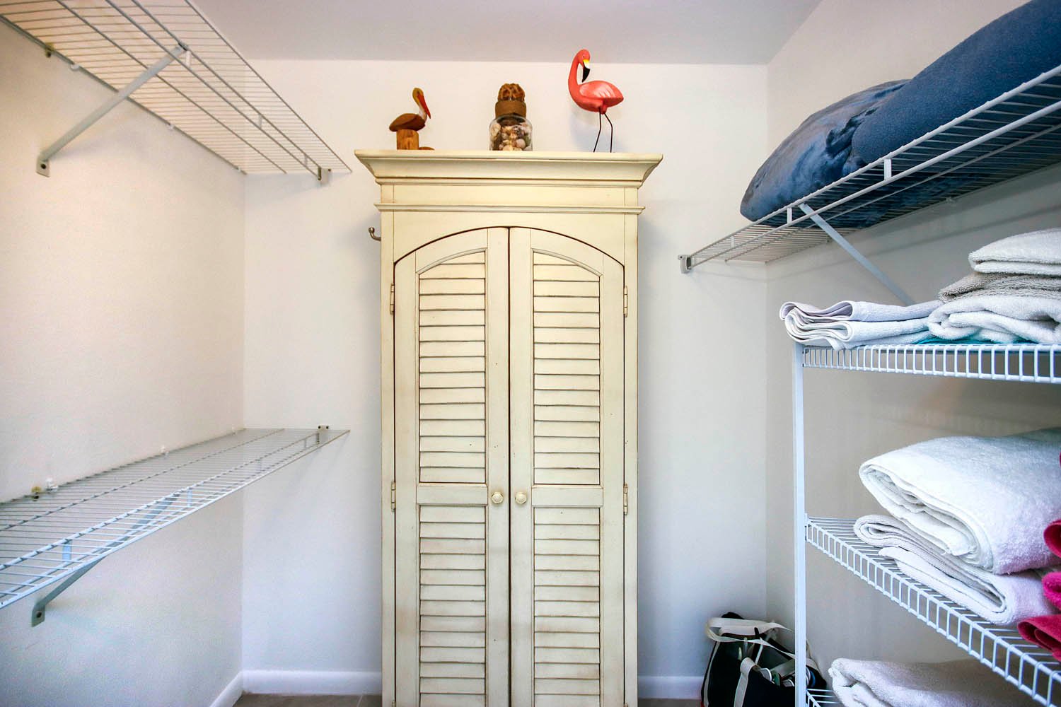 15456 AC Primary Closet